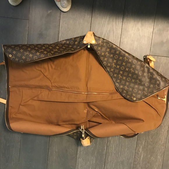 SOLD Authentic Louis Vuitton garment or Portfolio - Picture 2 of 8